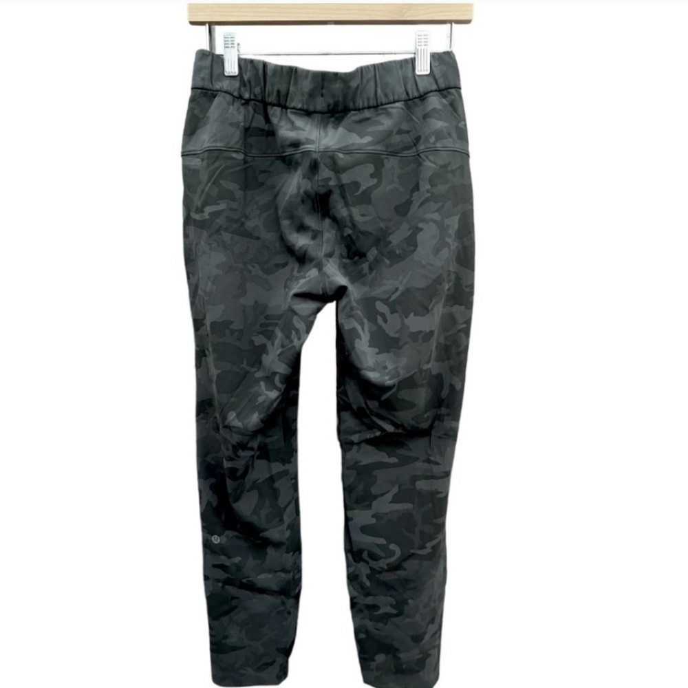 EUC- Lululemon On The Fly 28" Incognito Camo Multi Grey / Coal Pant Size 4 - Picture 7 of 10